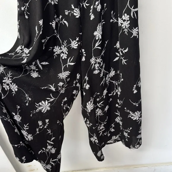 AUW Off Shoulder Capri Jumpsuit Floral Wide Leg Lined Black White 16 Flowy - Picture 4 of 13